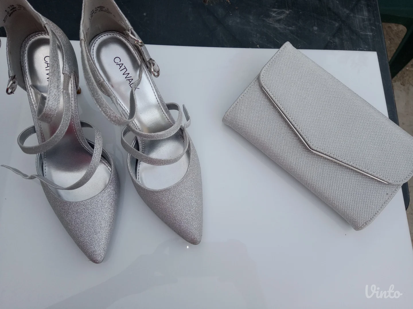 SALONKE SREBRNE br.37 i srebrna torbica