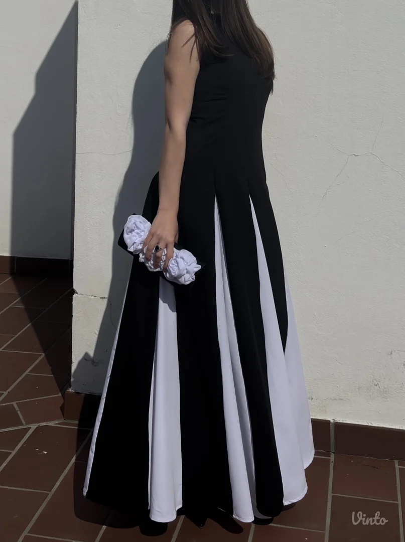 HALJINA crno bela vel.S