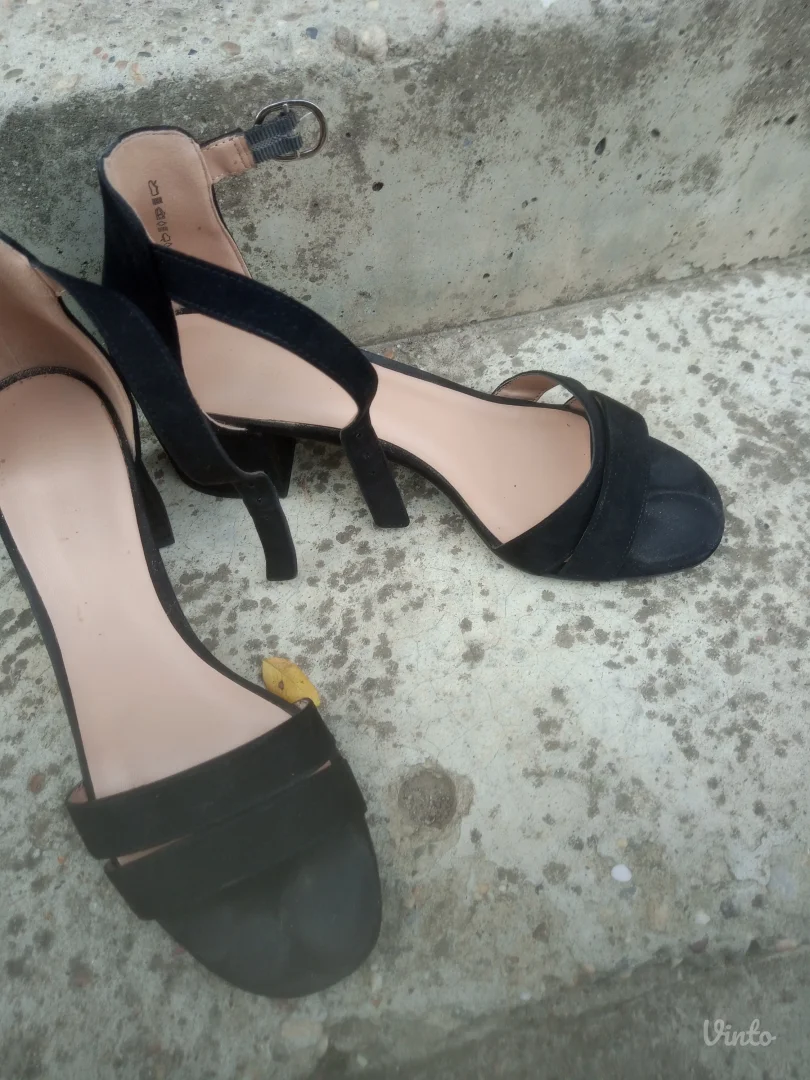 SANDALE elegantne crne BR.39