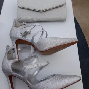 SALONKE SREBRNE br.37 i srebrna torbica