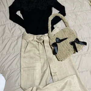 KOMPLET pantalone, dzemper i torba