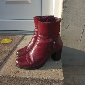 CIPELE CIZME poludoboke kozne VEL.37