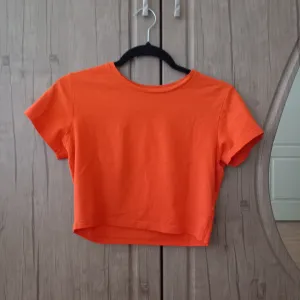 Sinsay narandzasta majica M