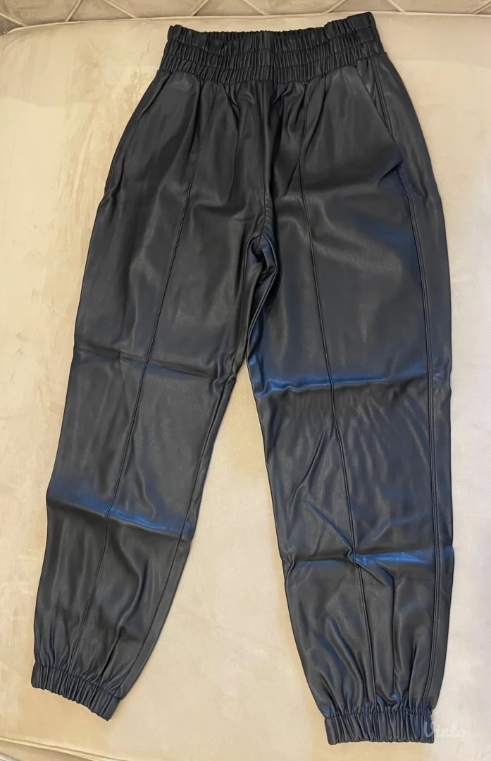 Bershka kožne pantalone