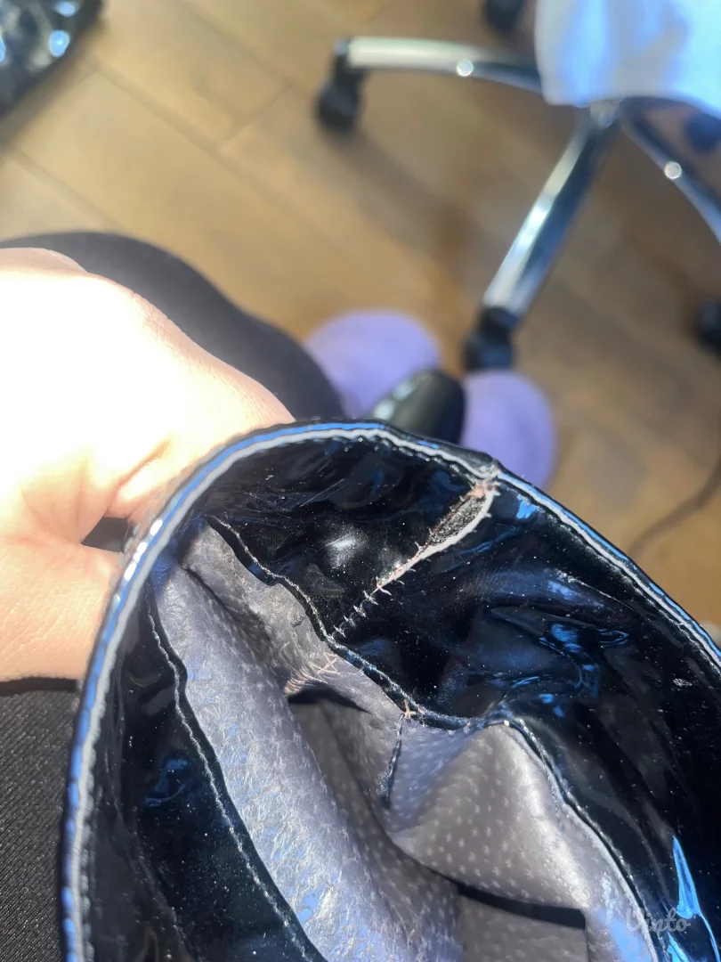 Crne kožne čizme do kolena 2000 DINARA