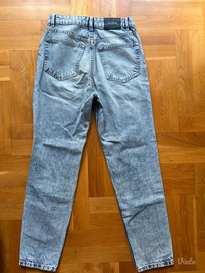 bershka farmerke mom jeans 36 velicina