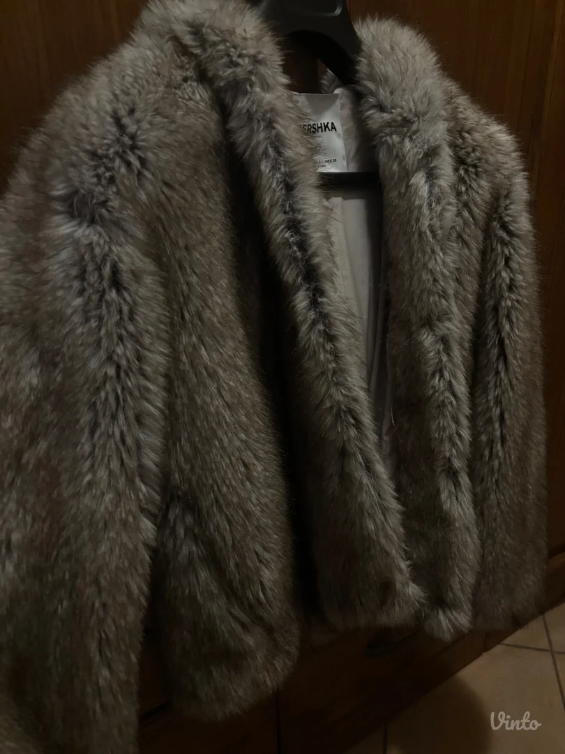 Bershka-bunda sa kapuljacom