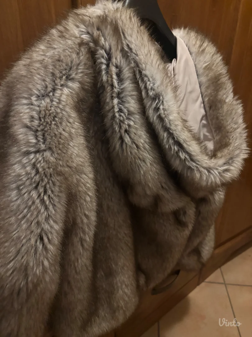 Bershka-bunda sa kapuljacom