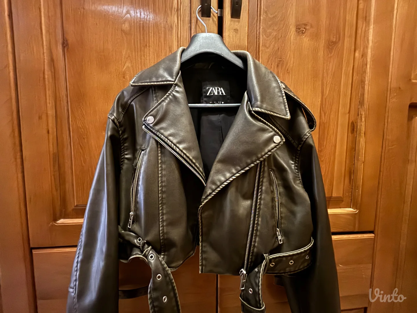 Zara-zenska kozna jakna