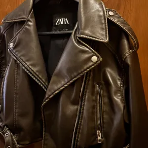 Zara-zenska kozna jakna