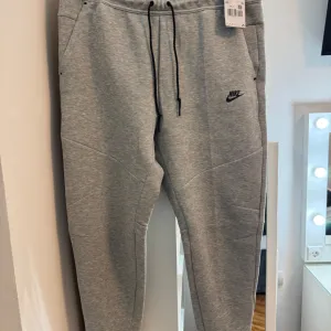 Nike Tech Fleece - Nova sa etiketom