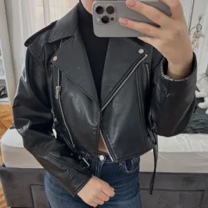 Zara crna kozna jakna