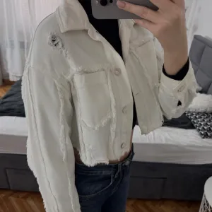 Bela teksas jakna - Bershka