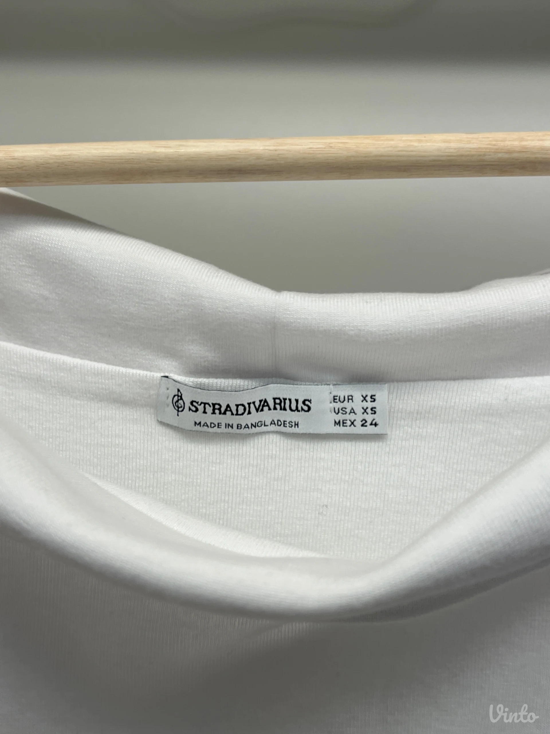 Bela Stradivarius off-shoulder majica