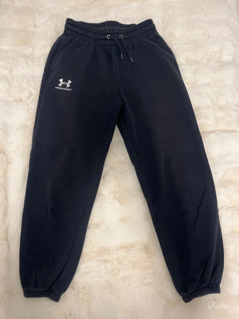 Under armour crna trenerka