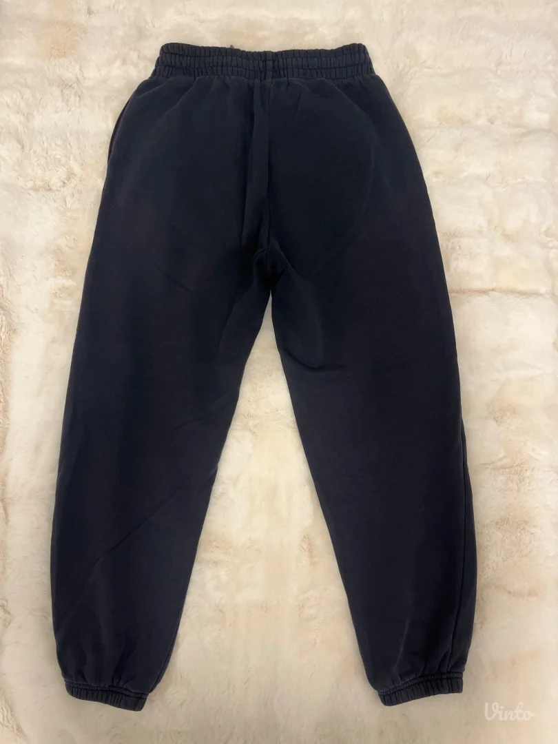 Under armour crna trenerka