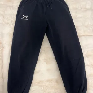 Under armour crna trenerka
