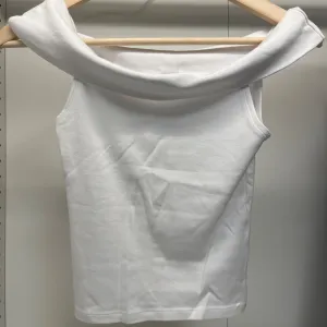 Bela Stradivarius off-shoulder majica