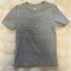 New yorker siva majica