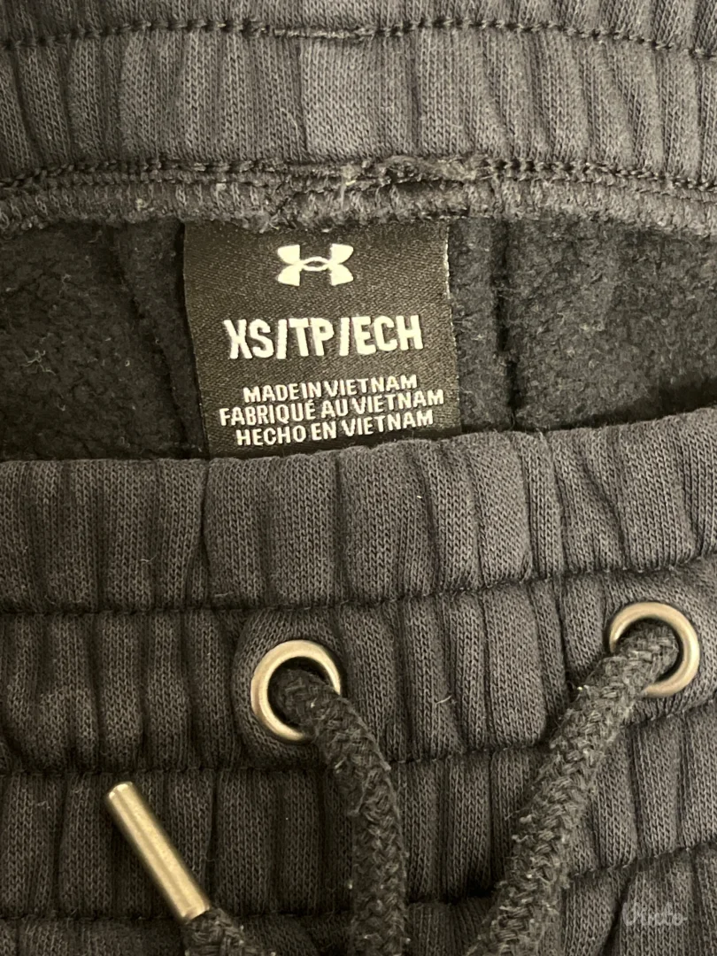 Under armour crna trenerka