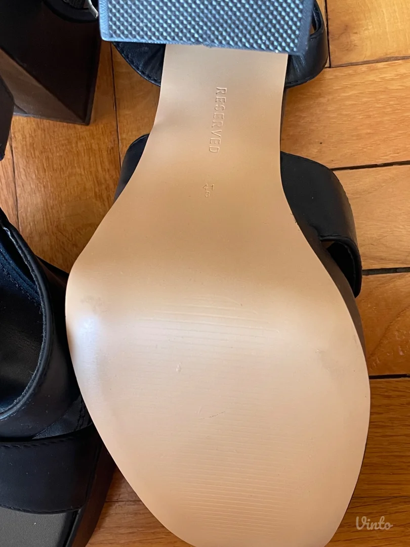 Crne štikle sandale