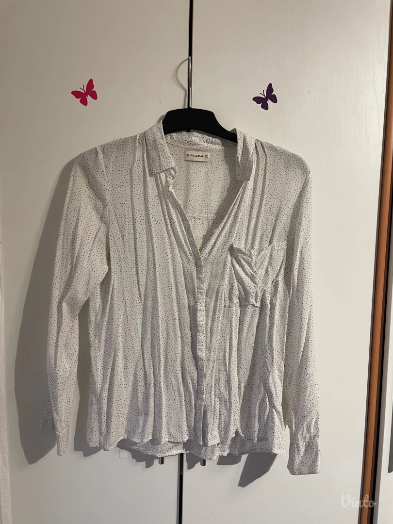 Bela košulja sa tačkicama