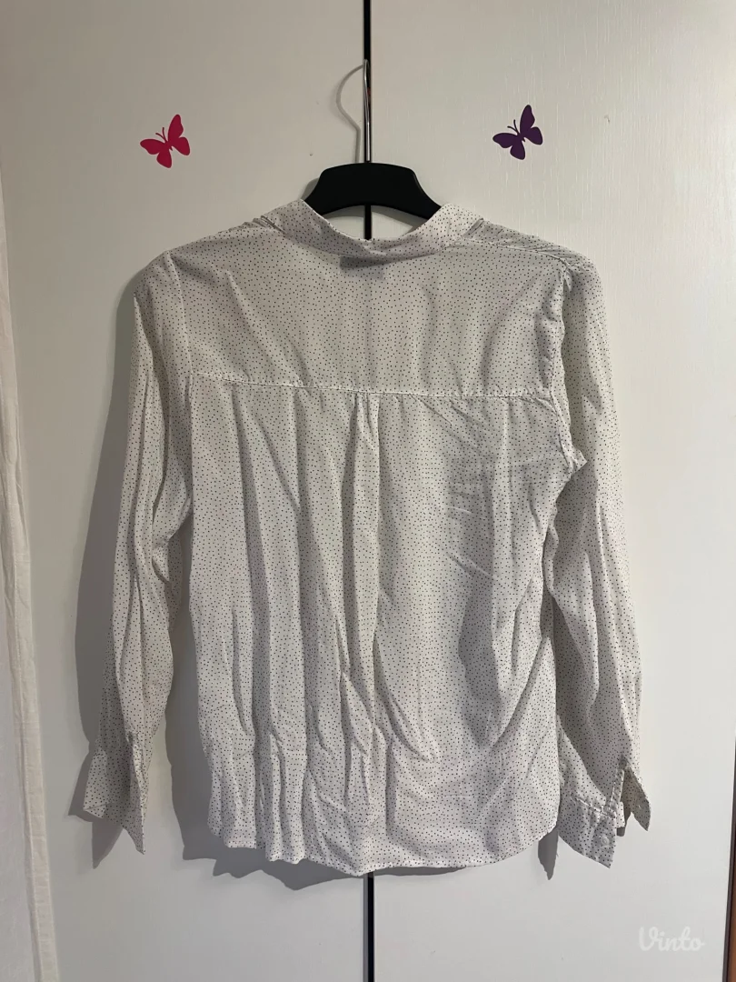 Bela košulja sa tačkicama