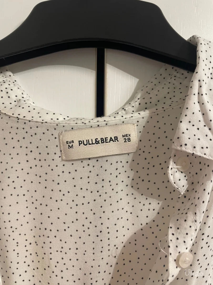 Bela košulja sa tačkicama