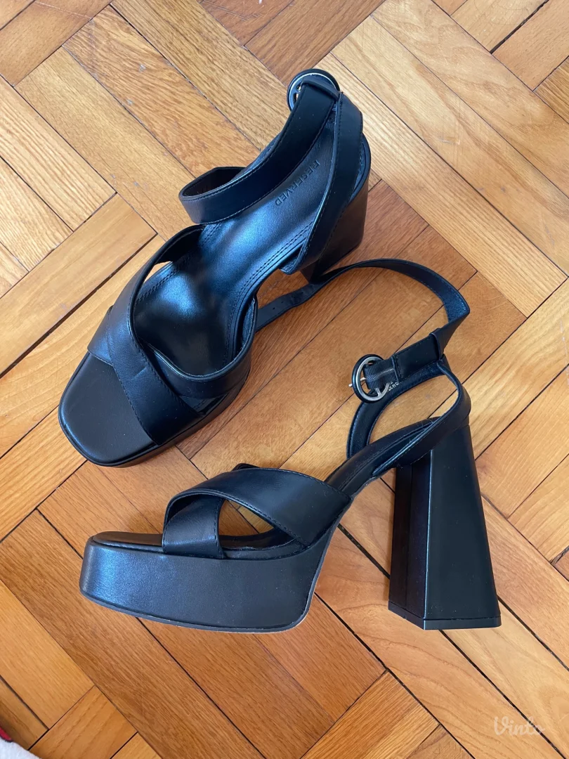 Crne štikle sandale