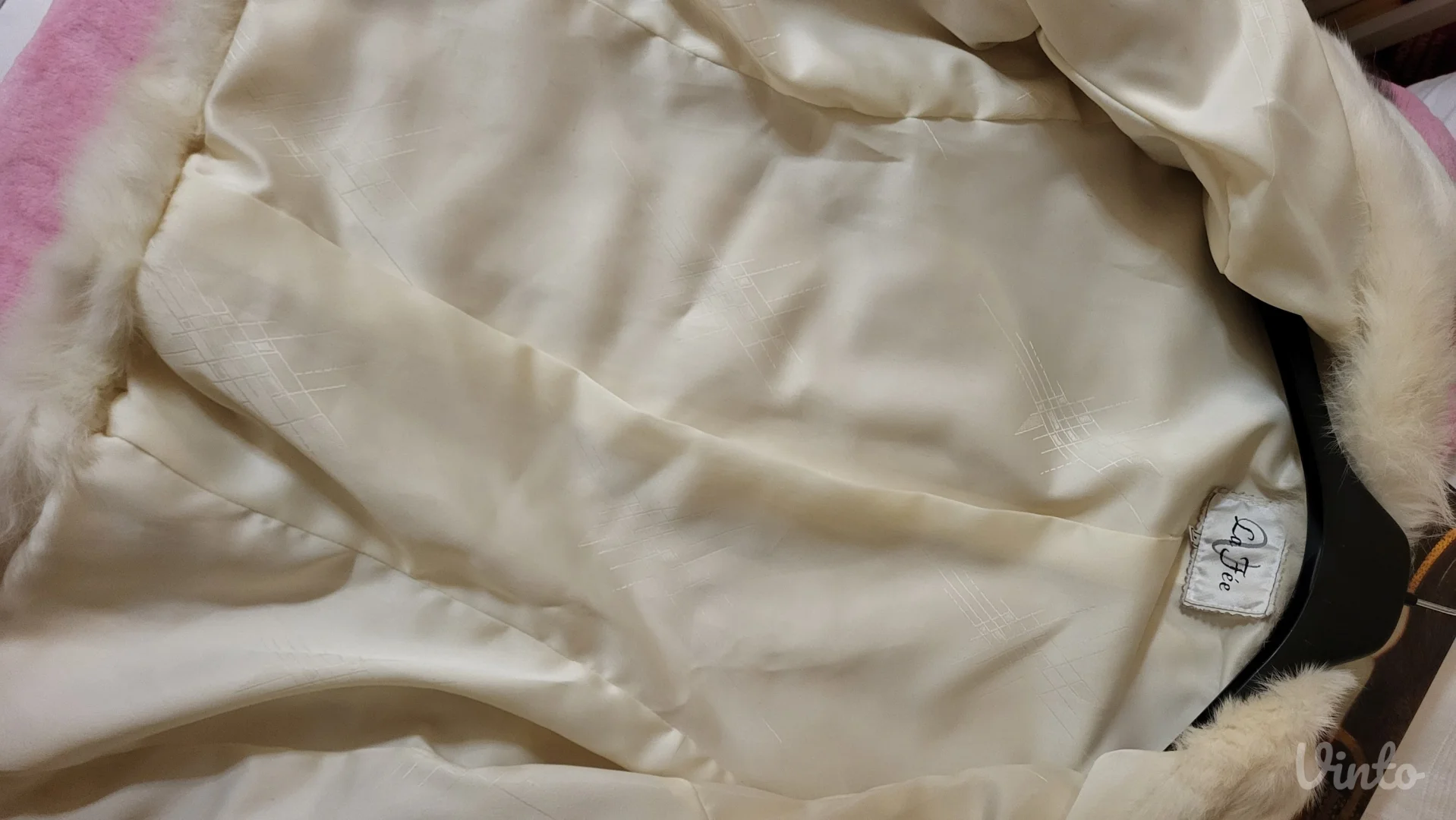 Bunda kratka bela srebrna lisica