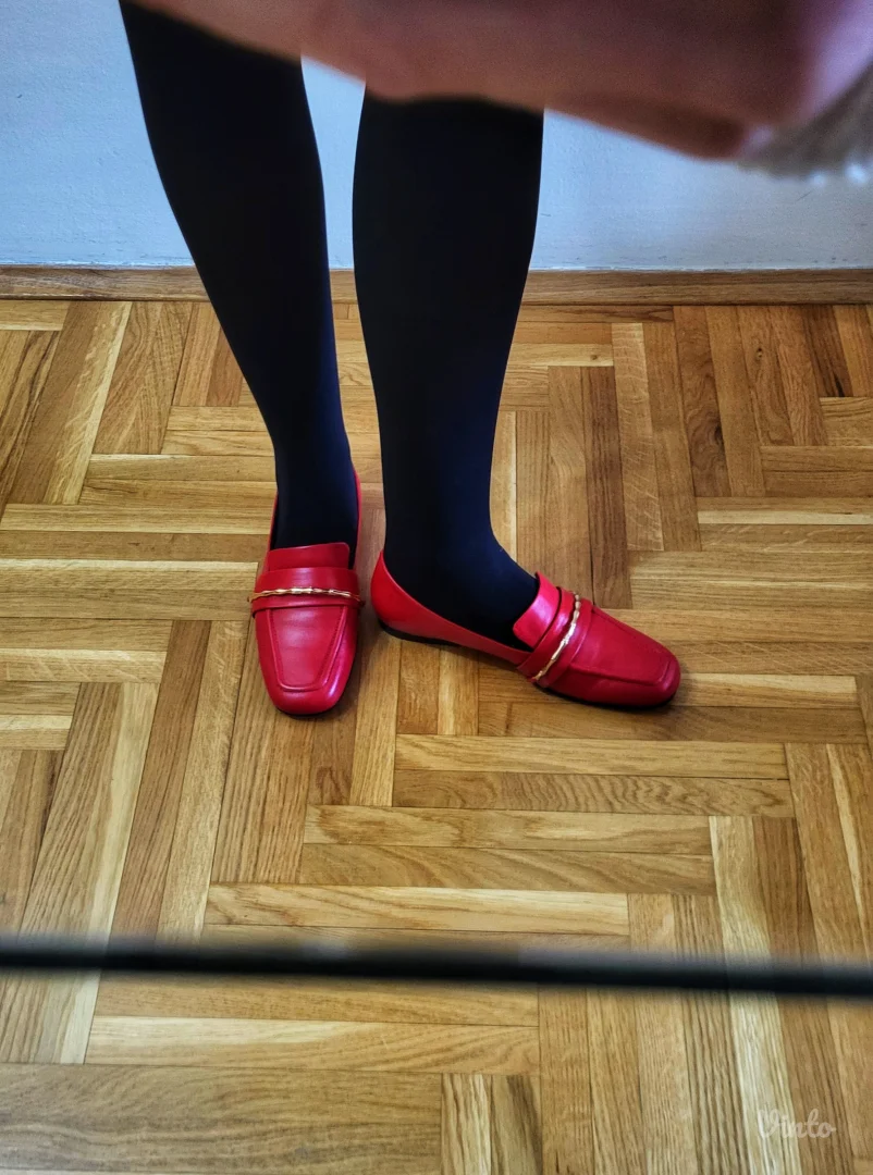 Nove Zara kozne crvene cipele zlatni detalj