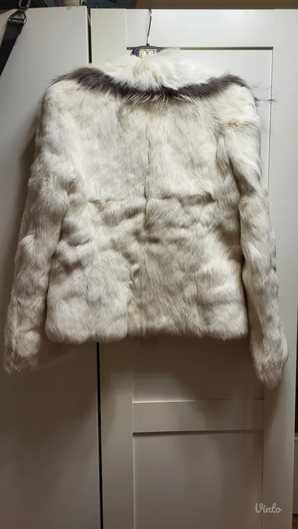 Bunda kratka bela srebrna lisica