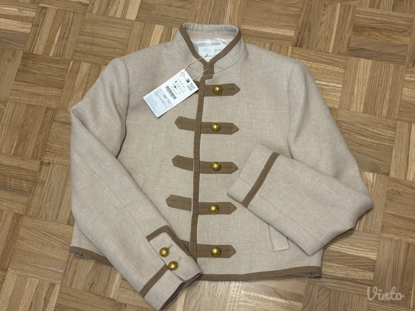 Bez jakna sa naramenicama