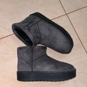 NOVE - Sive Vodootporne Cizme