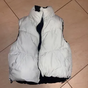 DVOSTRANI - crno beli prsluk