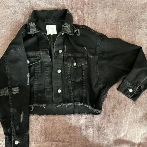 Zara - kratka teksas jakna