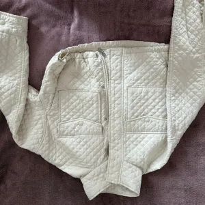 Bershka - bela jakna