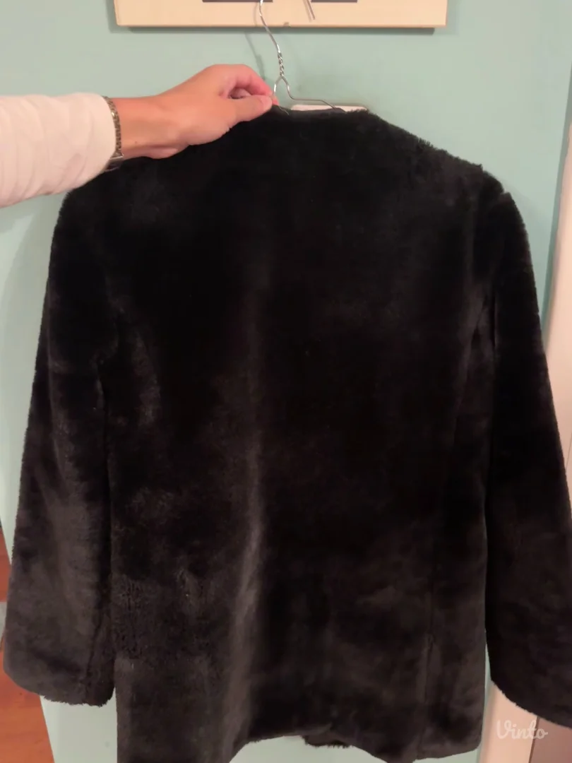 Crna bunda od vestackog krzna