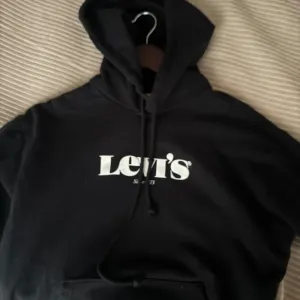 Levo-crni zenski duks