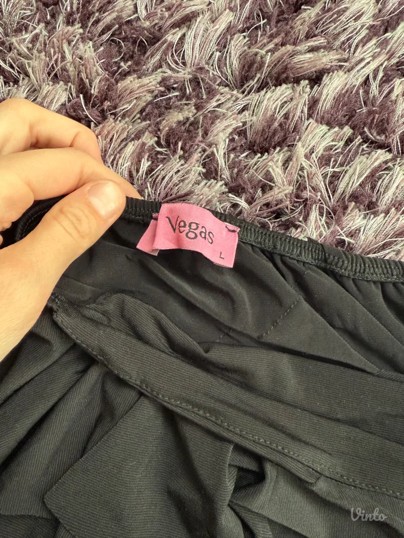 Crna uska haljina sa slicem