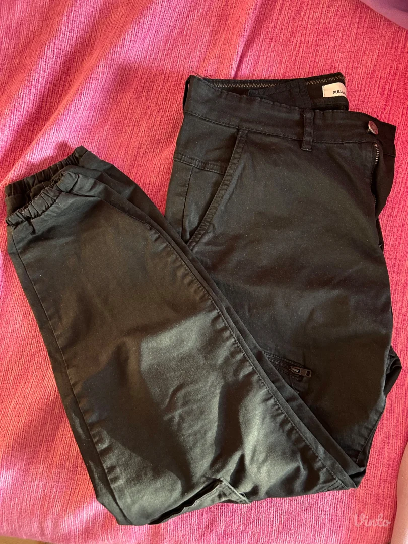 Crne cargo pantalone