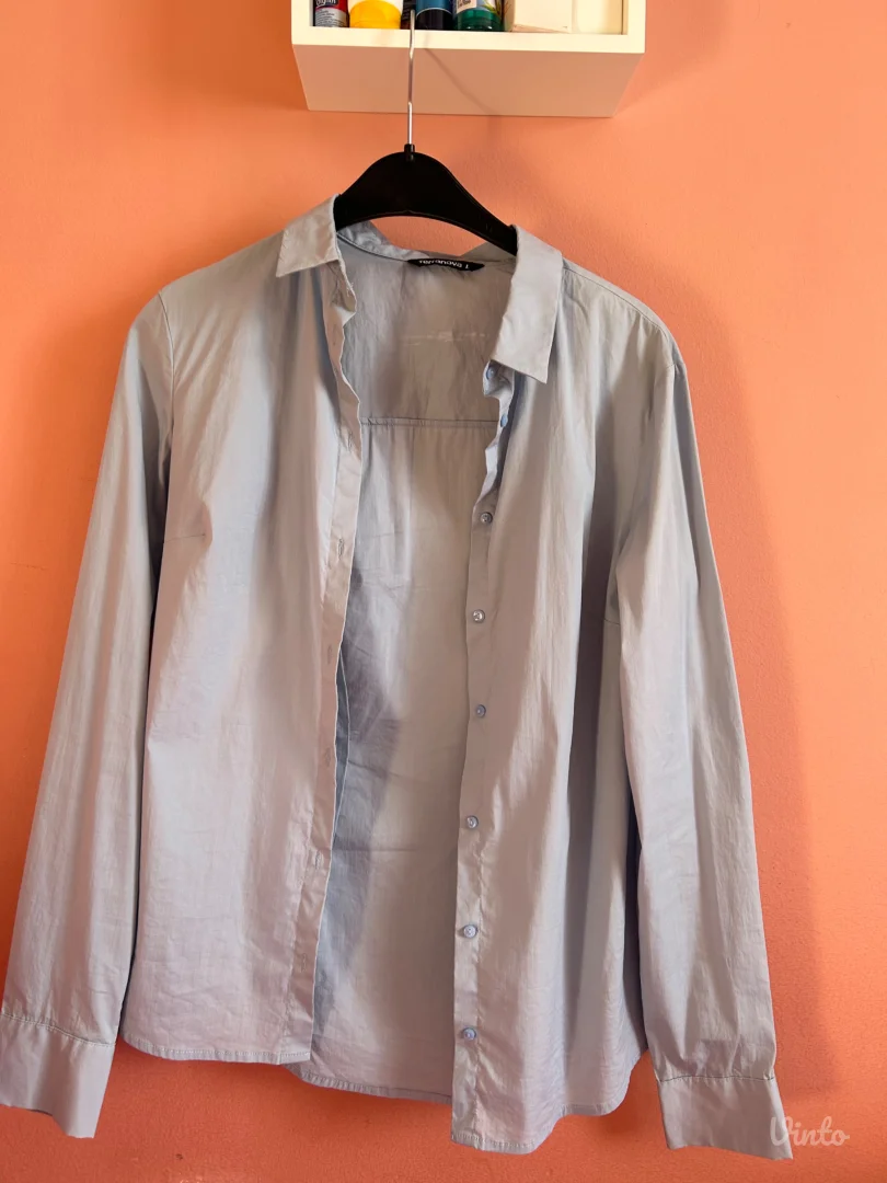 Svetlo plava košulja