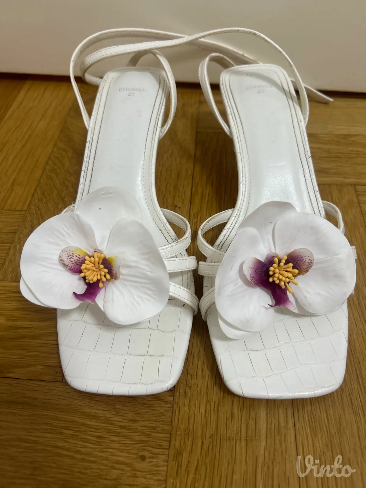 Štikle sa cvetom