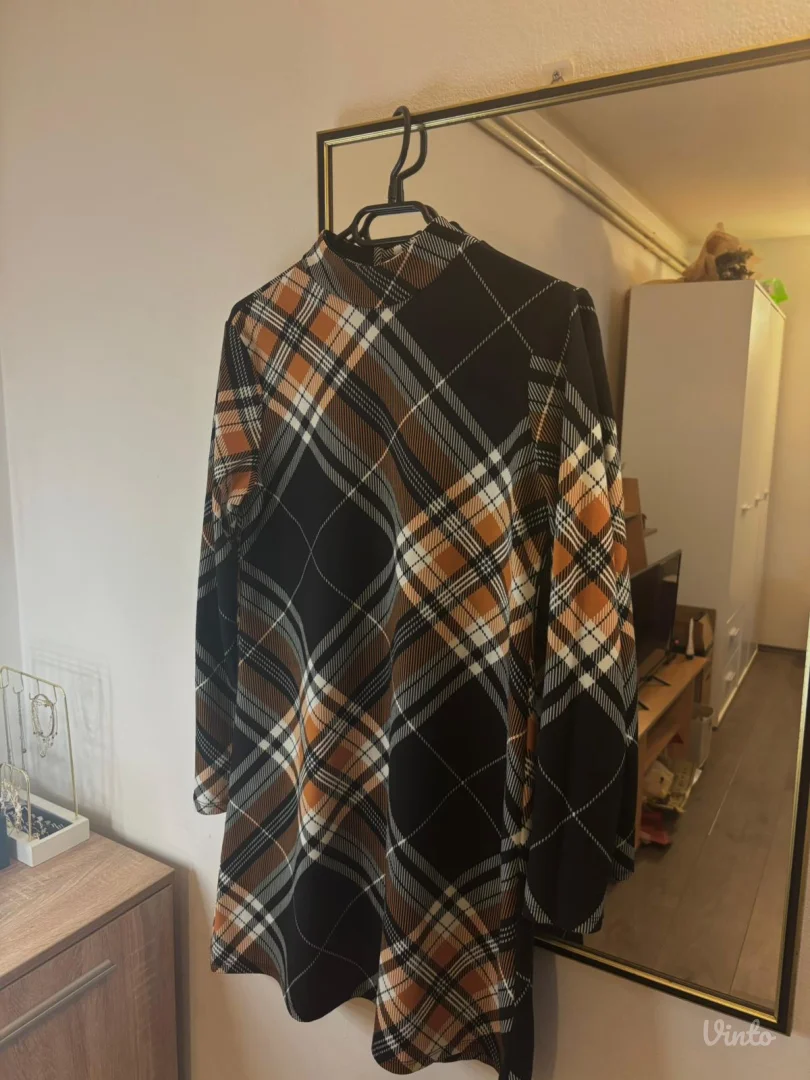 karirana haljina opuštenog kroja