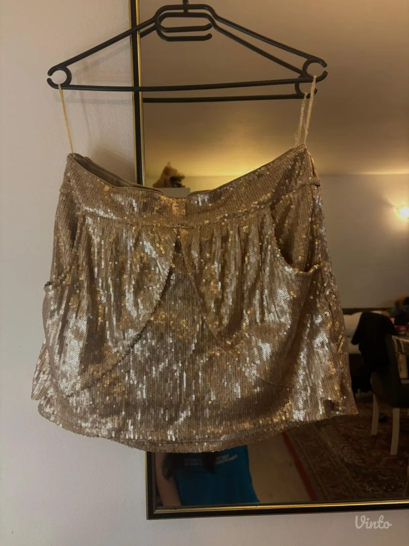 zlatna šljokičasta mini suknja
