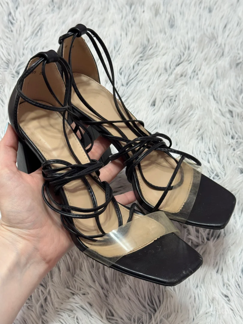 Sandale na pertlanje