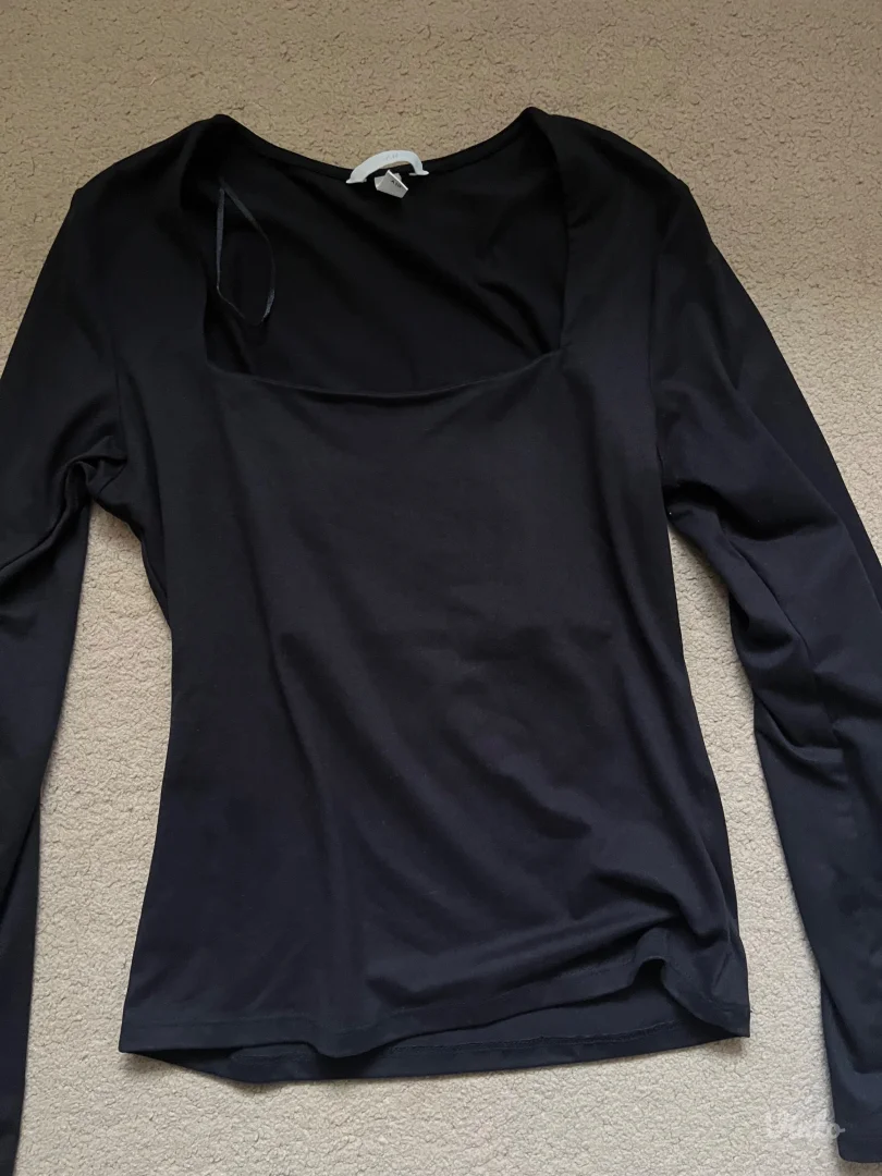 Crni top sa četvrtastim izrezom – H&M