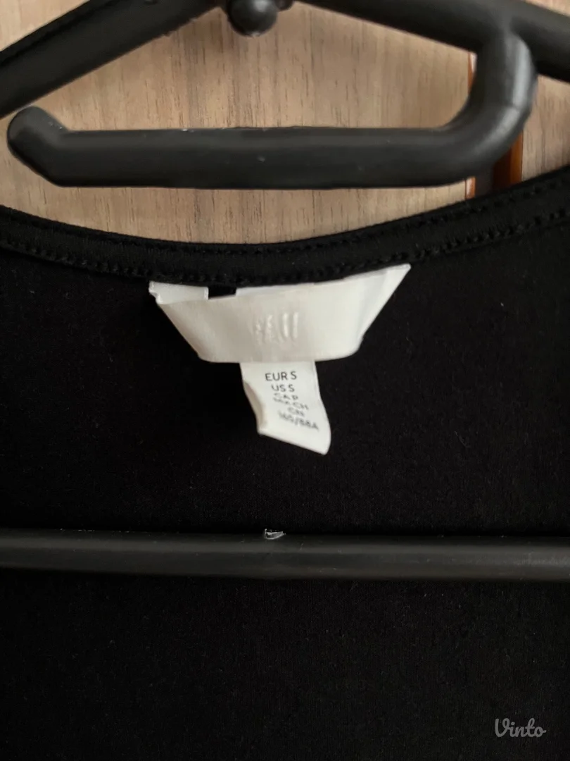 Crni top sa četvrtastim izrezom – H&M