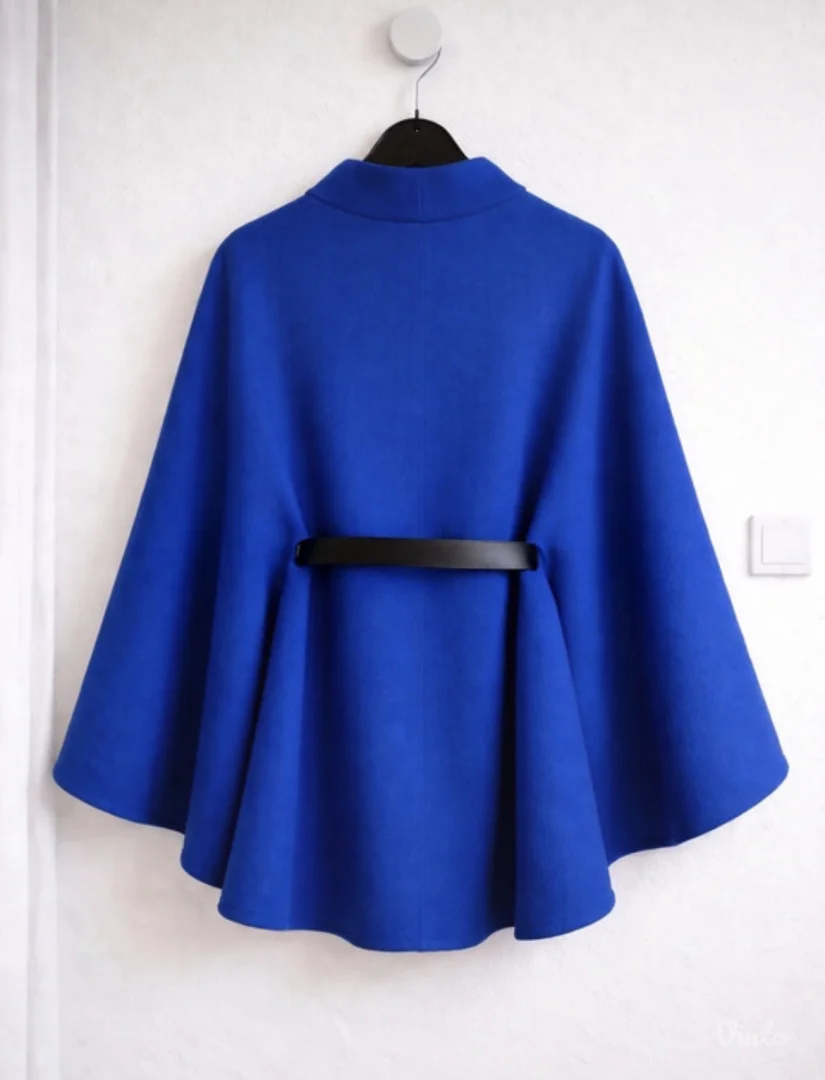 Elegantni kraljevsko plavi ogrtač sa pojasom – chic i moderan stil – univerzalna veličina