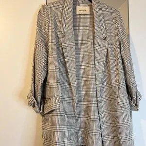 Stradivarius - karirani sako